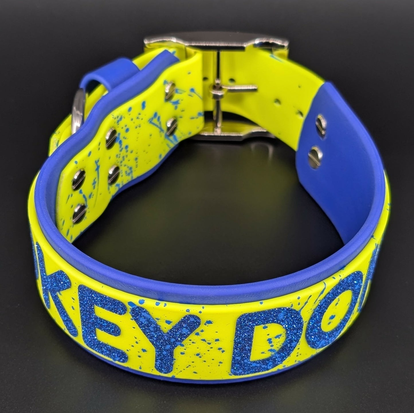 2 inch wide royal blue and yellow okey dokey dog collar with blue splatter paint 15-18 inch neck