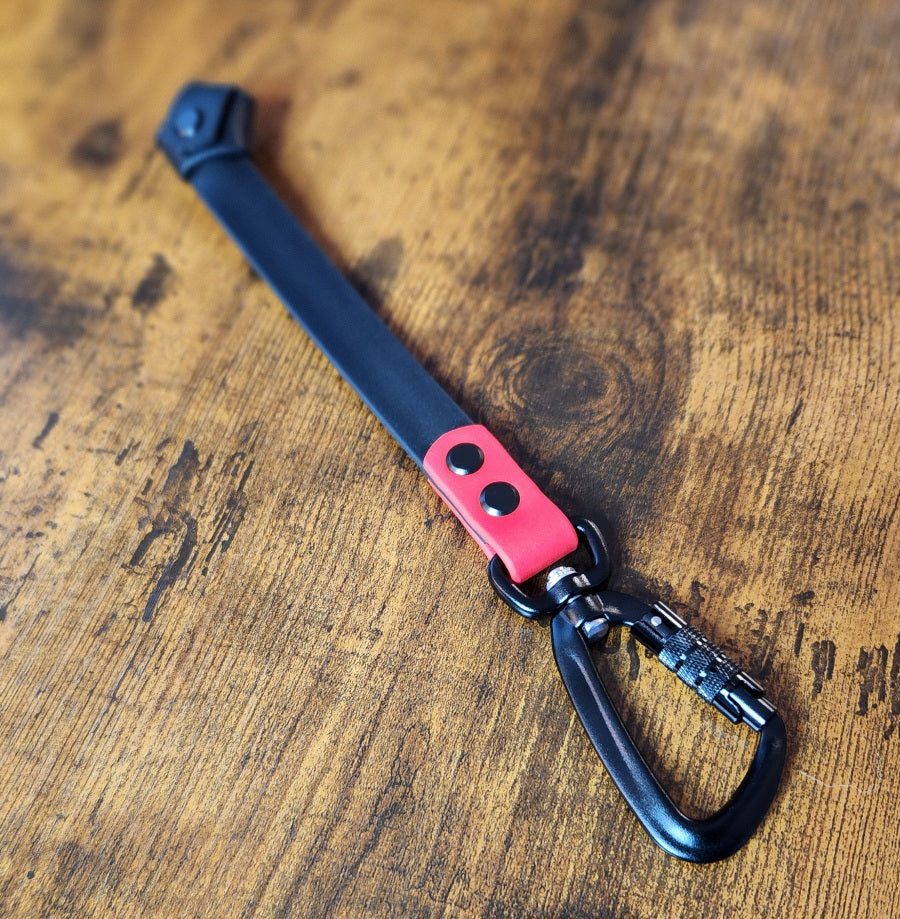 black and red biothane knotted traffic tab leash with twist lock carabiner