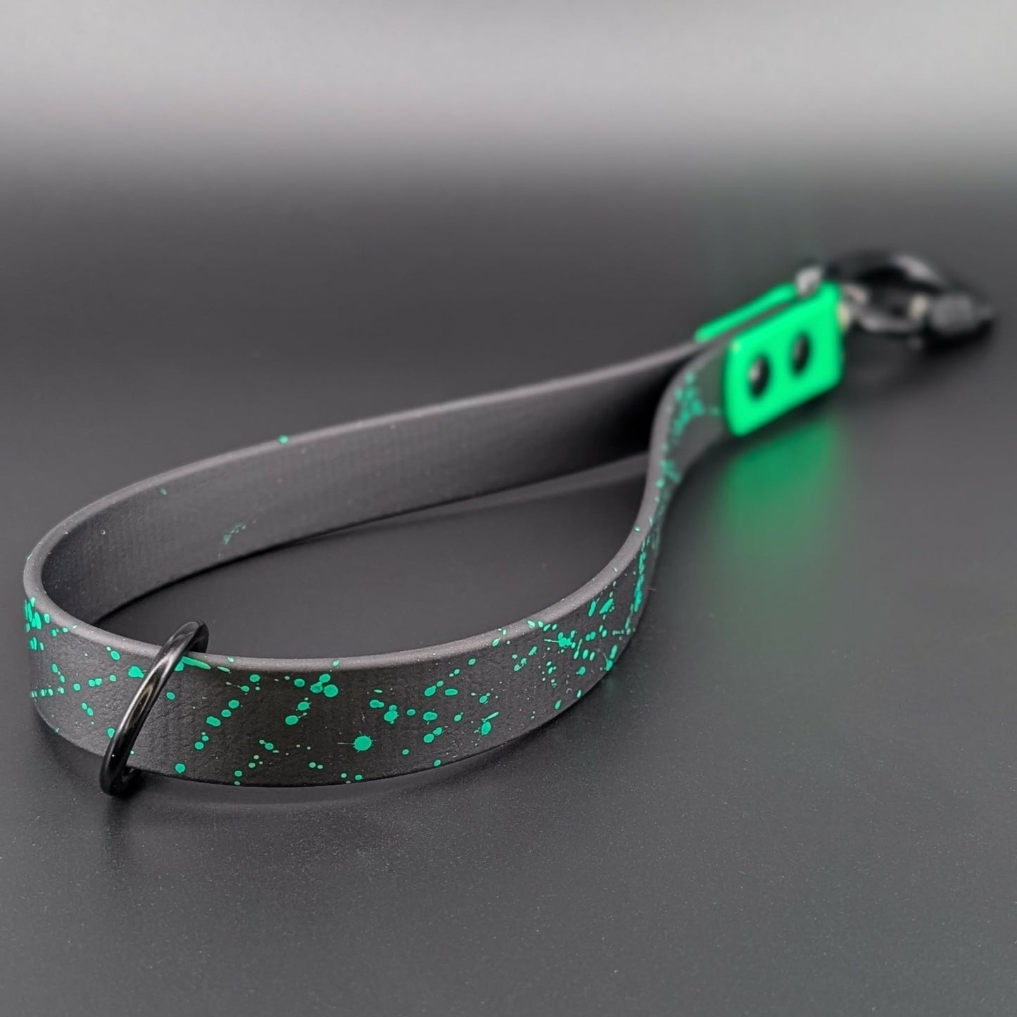 black and green biothane traffic handle with carabiner clip and splatter paint