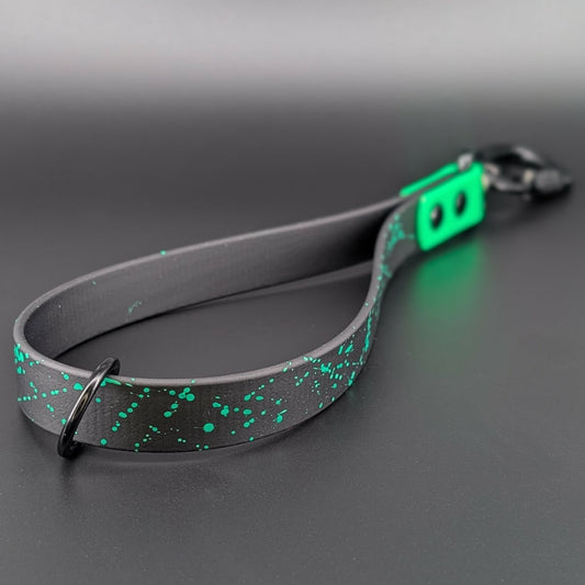 black and green biothane traffic handle with carabiner clip and splatter paint