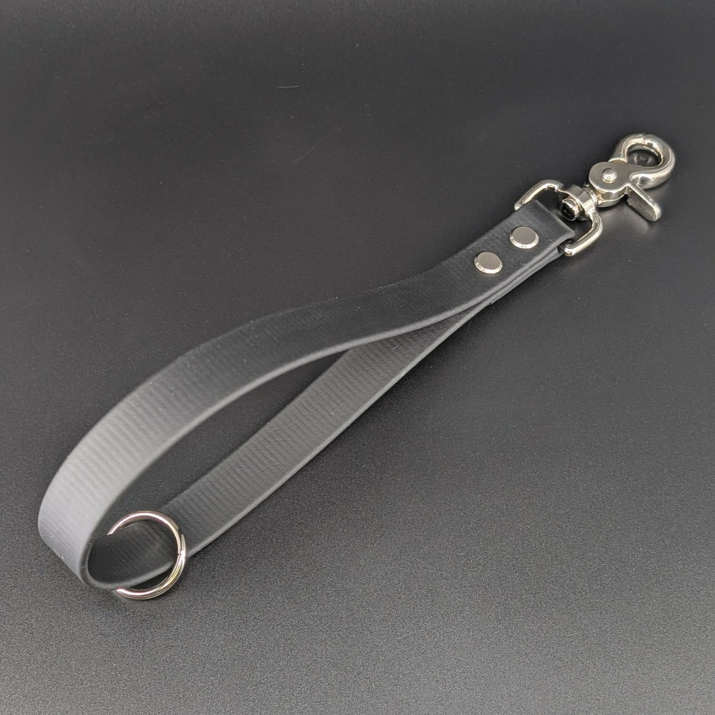 black biothane traffic handle with silver trigger snap and floating o ring
