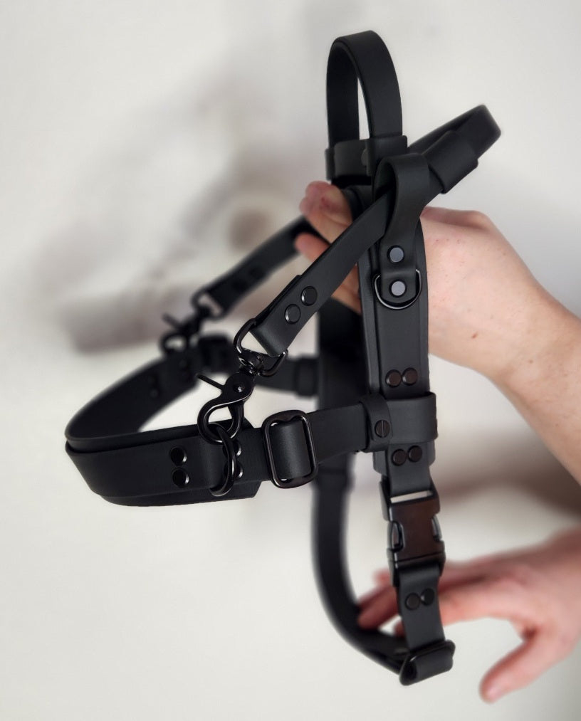 black layered biothane straight front service dog harness with counterbalance handle and pull strap