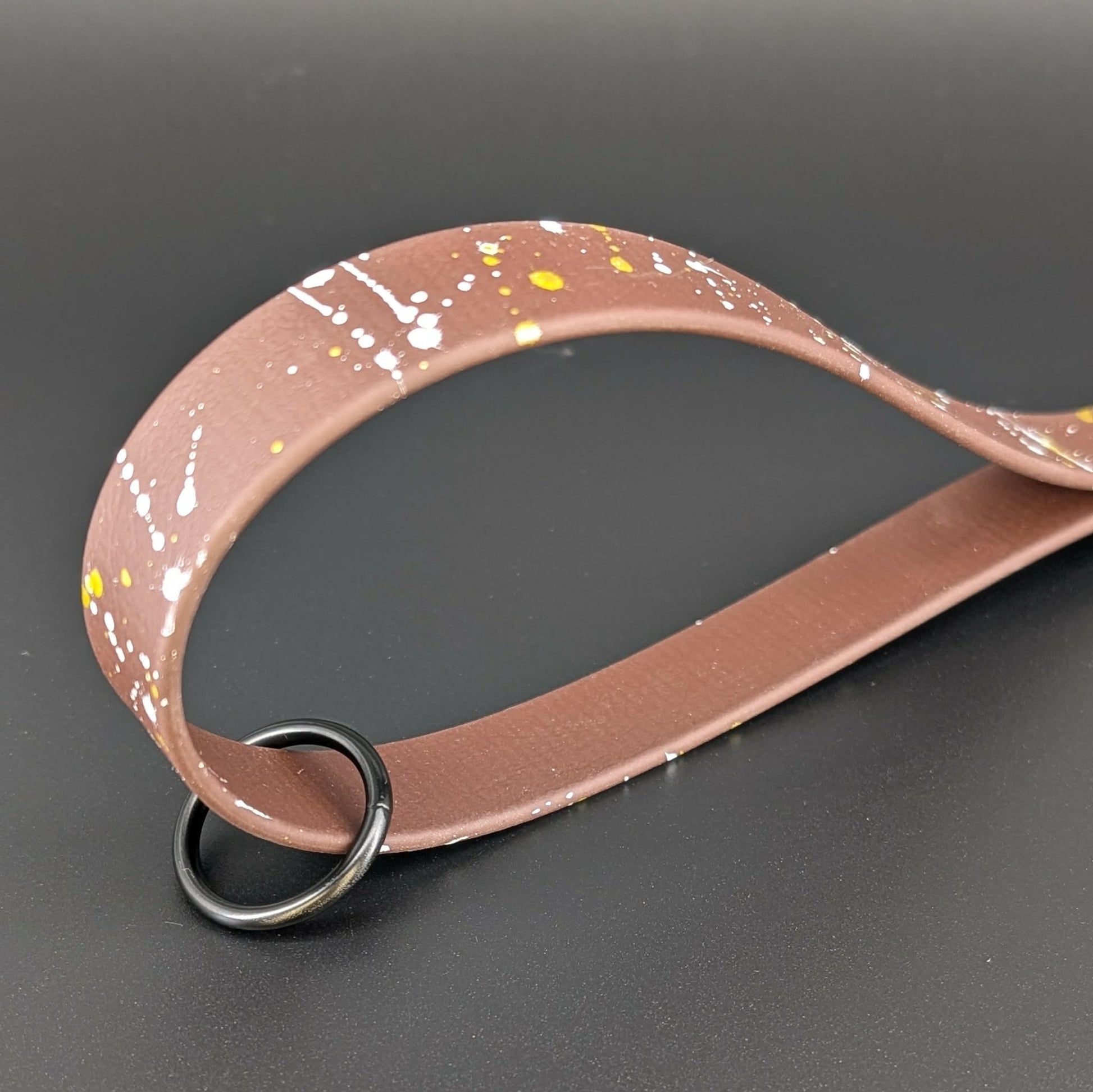 floating o ring on dark brown biothane traffic lead