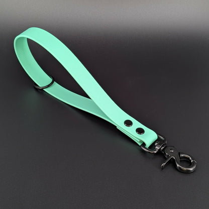 mint green biothane traffic handle with floating o ring and black trigger snap