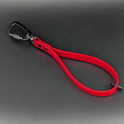 red biothane traffic handle with black carabiner clip and floating o ring