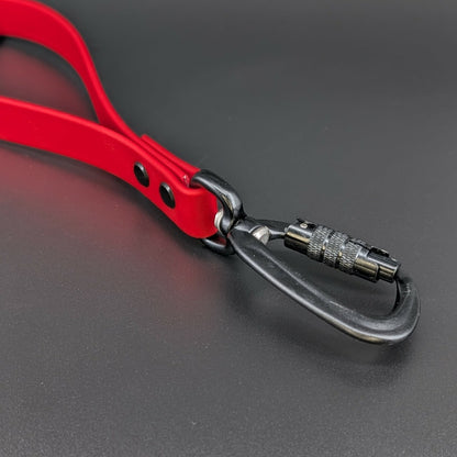 red biothane traffic handle with black locking carabiner clip