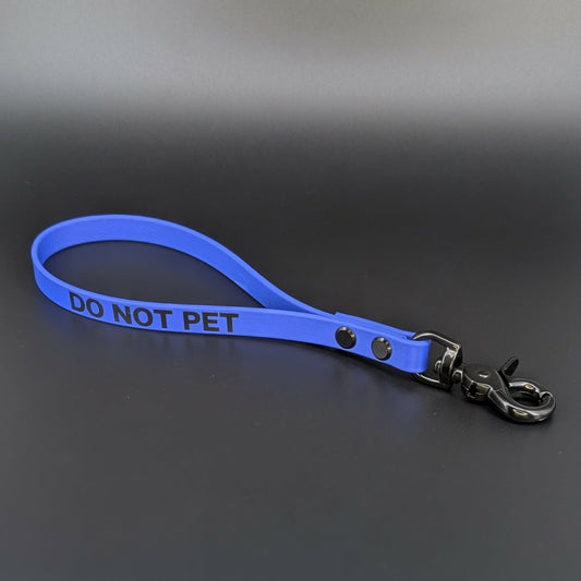 royal blue biothane traffic handle with black hardware and do not pet text