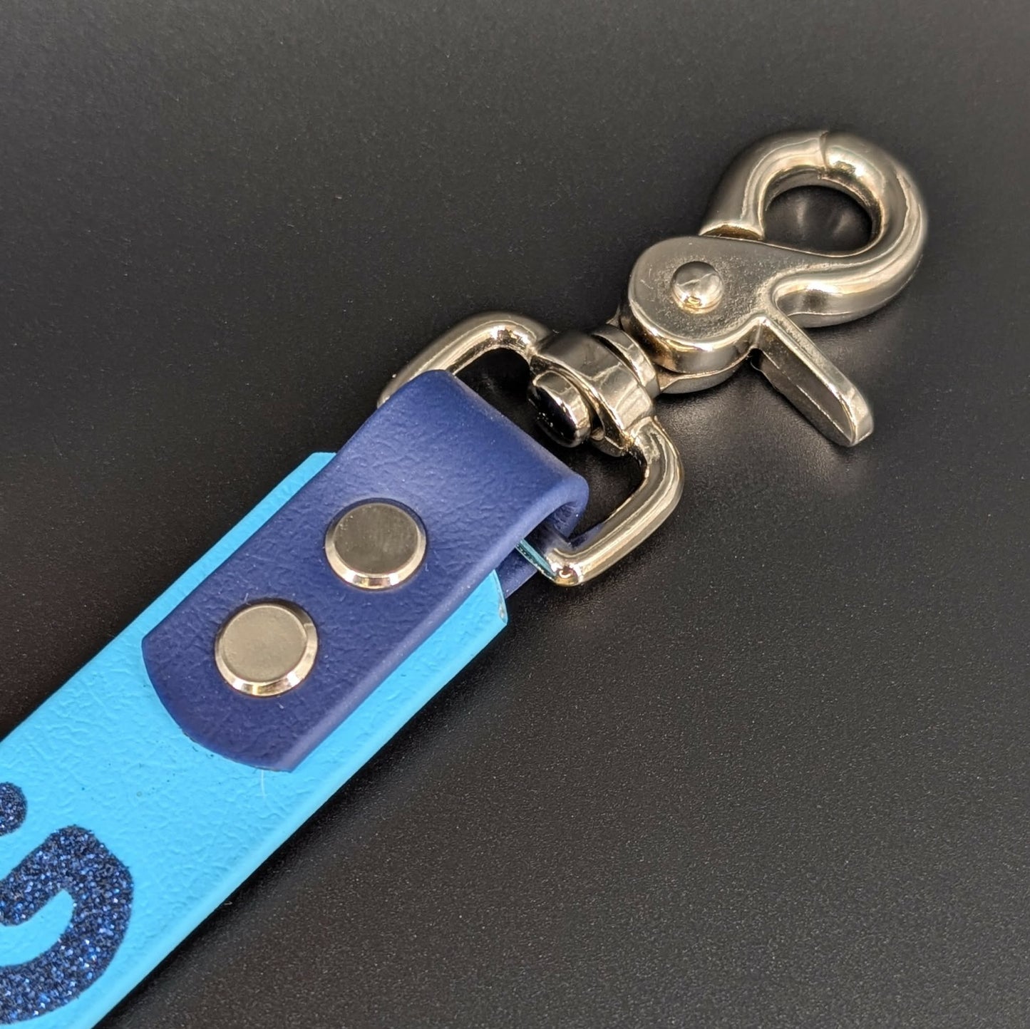 silver trigger snap on biothane leash wrap