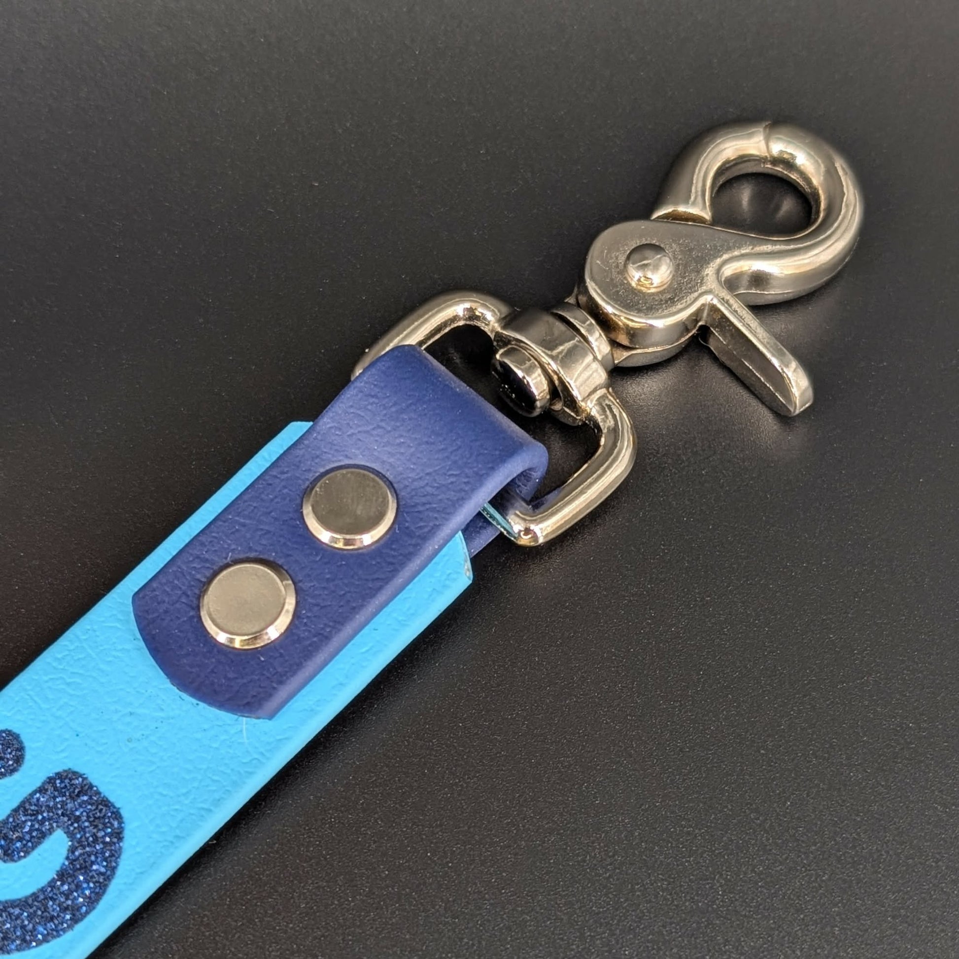 silver trigger snap on biothane leash wrap
