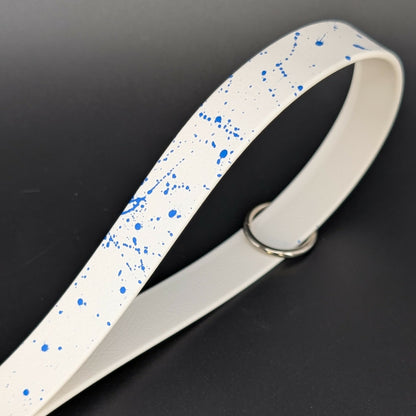 white biothane traffic handle with blue splatter paint