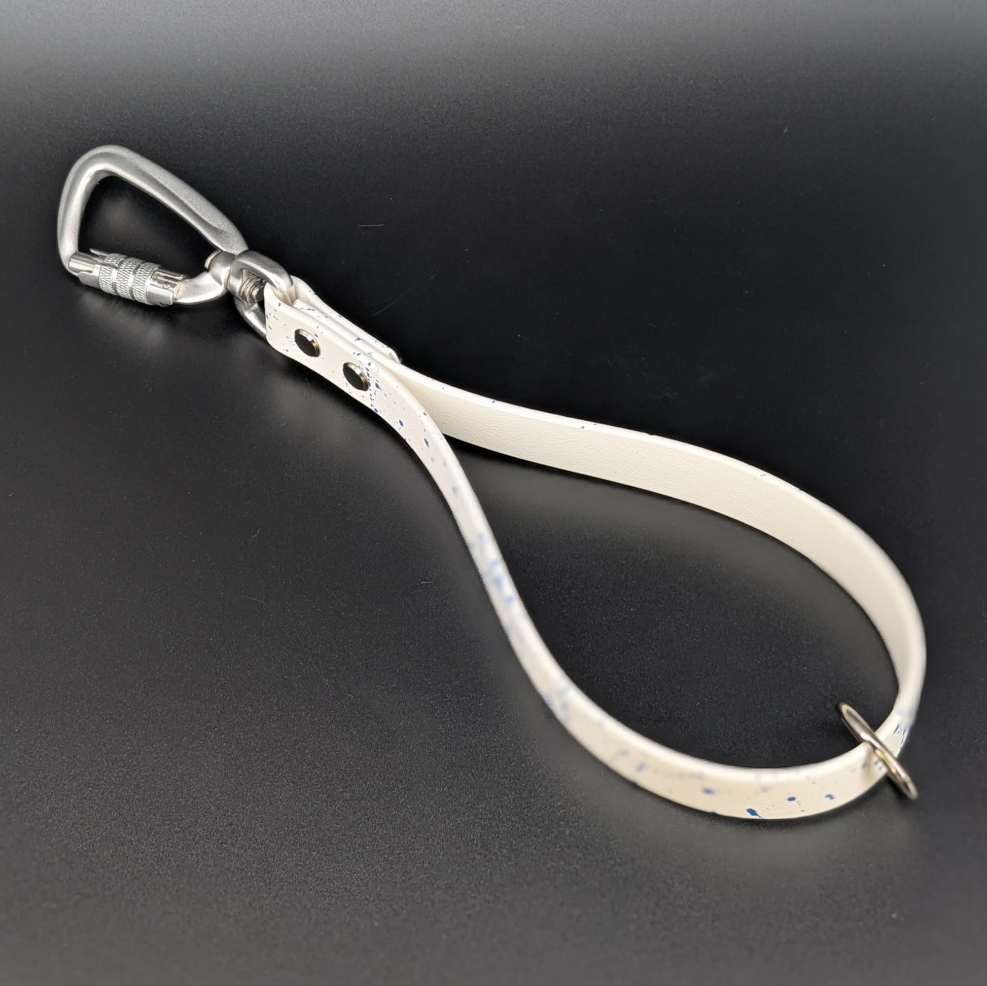 white biothane traffic handle with floating o ring